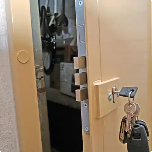 otvírání dveří klíčem